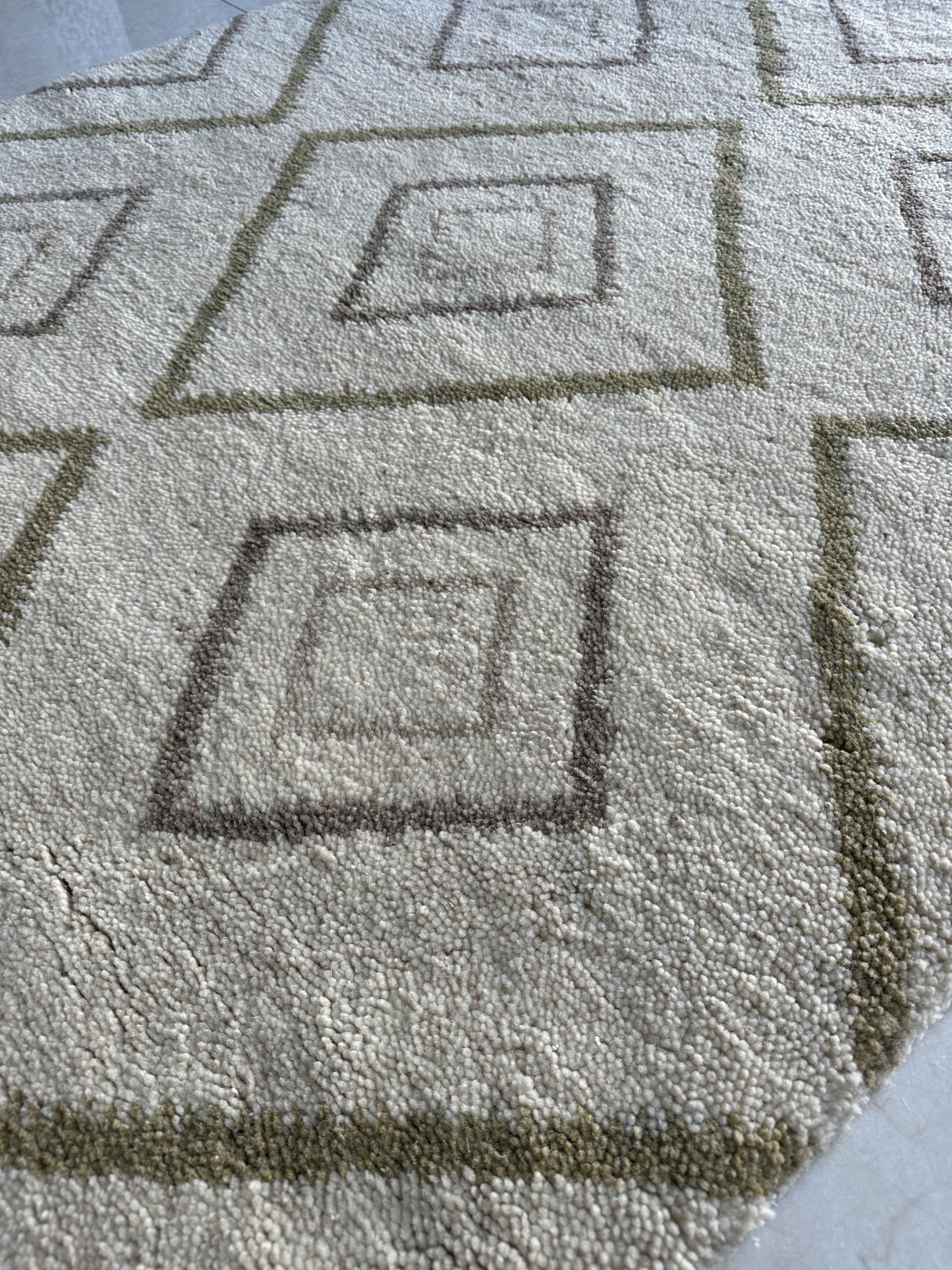 Tapis Marocain Fait Main AZRU — 120×180 cm | Bleu Nuit Laine Vierge Noué Main